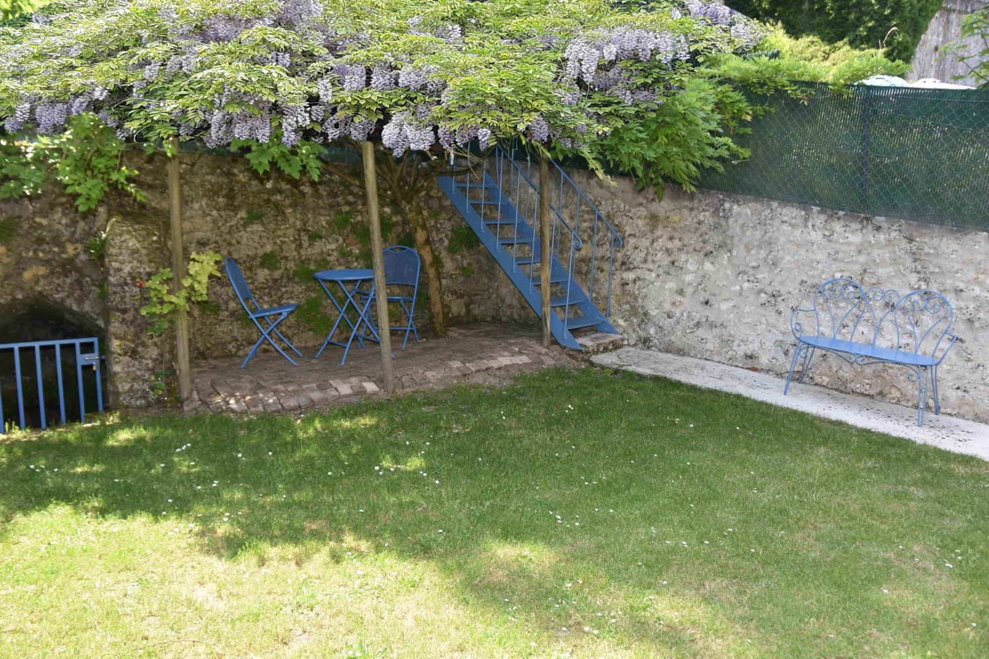 Villa Les Volets Bleus Provins Exterior foto